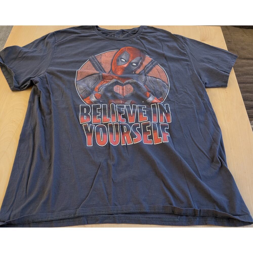 🌼Mens XL Marvel Tee